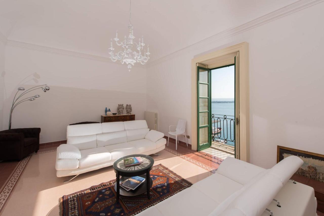 Duomo Seaside Deluxe Apartment By Ortigia Apartments Syracuse ภายนอก รูปภาพ