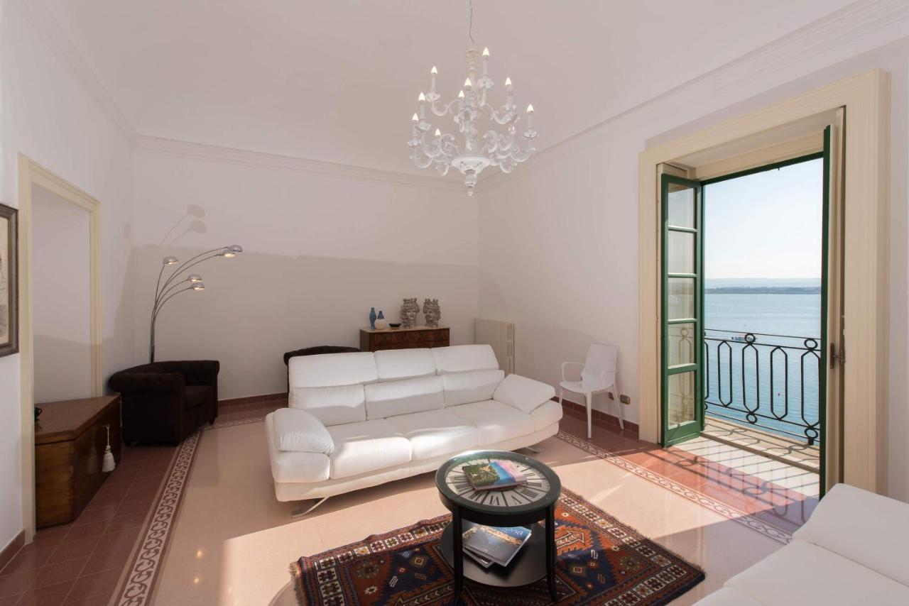 Duomo Seaside Deluxe Apartment By Ortigia Apartments Syracuse ภายนอก รูปภาพ