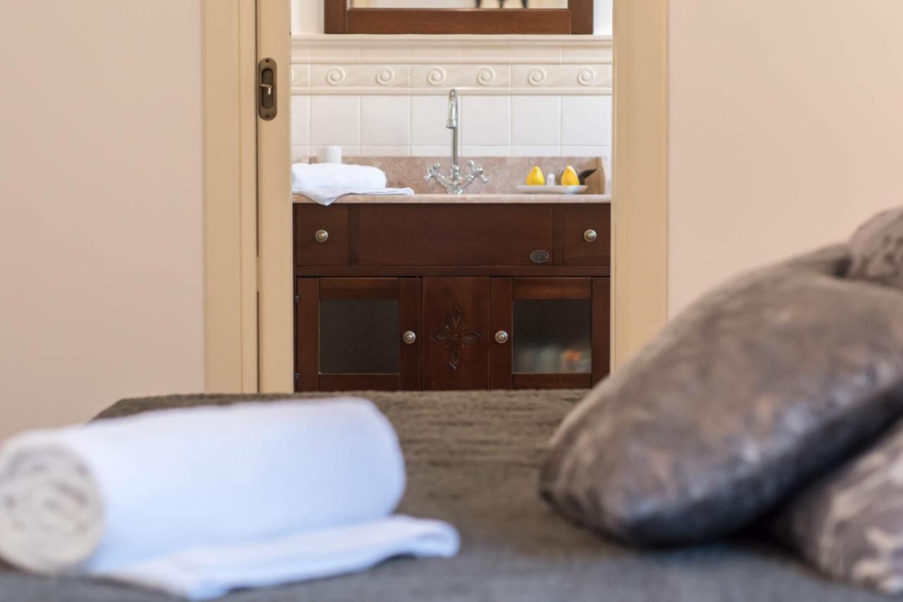 Duomo Seaside Deluxe Apartment By Ortigia Apartments Syracuse ภายนอก รูปภาพ