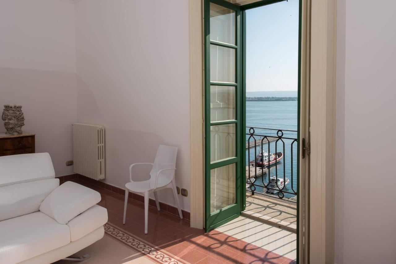 Duomo Seaside Deluxe Apartment By Ortigia Apartments Syracuse ภายนอก รูปภาพ