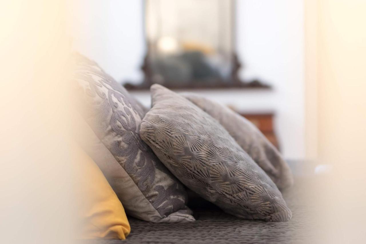 Duomo Seaside Deluxe Apartment By Ortigia Apartments Syracuse ภายนอก รูปภาพ