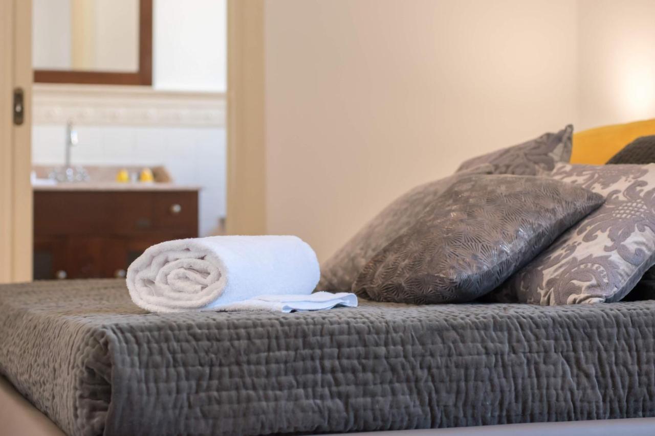 Duomo Seaside Deluxe Apartment By Ortigia Apartments Syracuse ภายนอก รูปภาพ