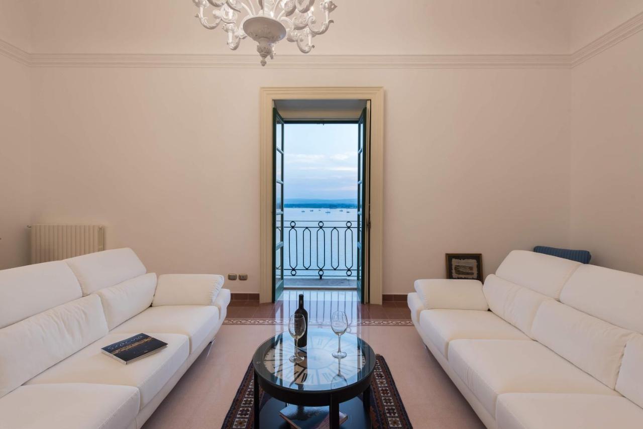 Duomo Seaside Deluxe Apartment By Ortigia Apartments Syracuse ภายนอก รูปภาพ