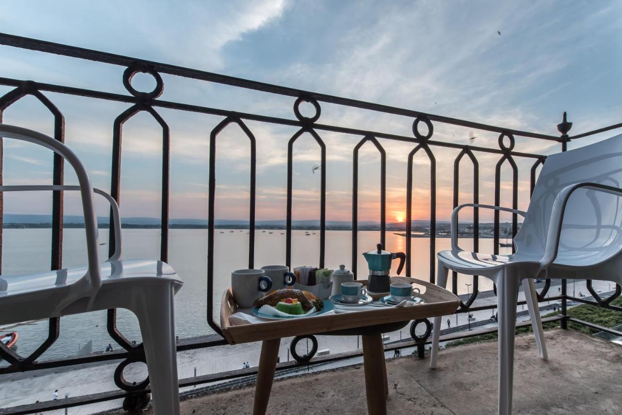 Duomo Seaside Deluxe Apartment By Ortigia Apartments Syracuse ภายนอก รูปภาพ