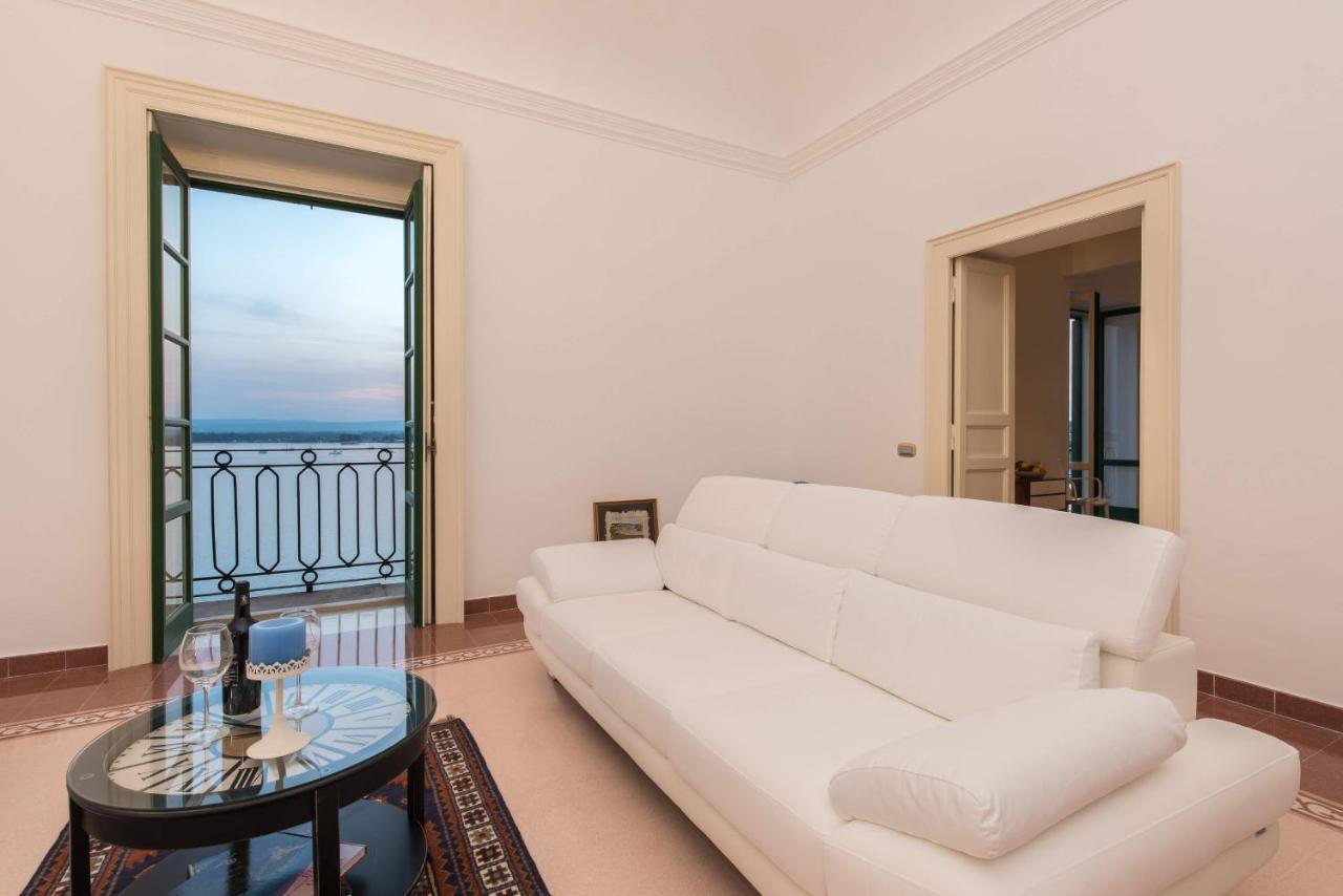 Duomo Seaside Deluxe Apartment By Ortigia Apartments Syracuse ภายนอก รูปภาพ