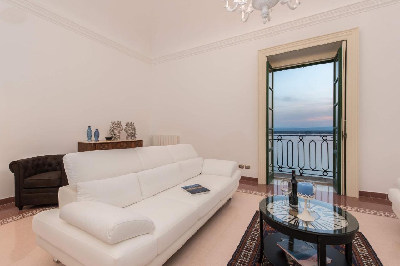 Duomo Seaside Deluxe Apartment By Ortigia Apartments Syracuse ภายนอก รูปภาพ