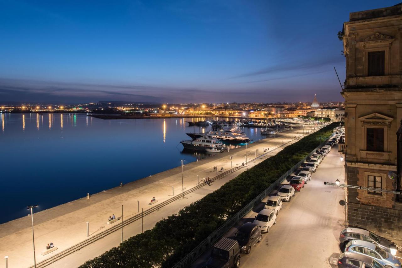 Duomo Seaside Deluxe Apartment By Ortigia Apartments Syracuse ภายนอก รูปภาพ